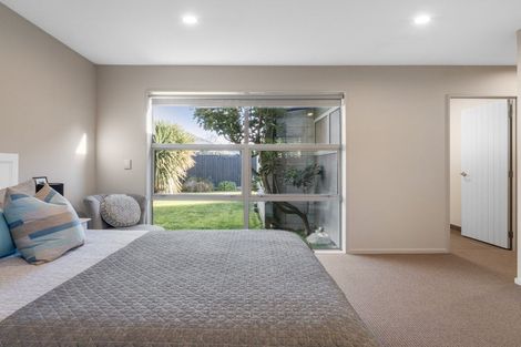 Photo of property in 73 Beach Road, North New Brighton, Christchurch, 8083