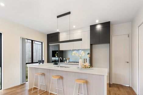 Photo of property in 2 Creswell Lane, Papakura, 2110