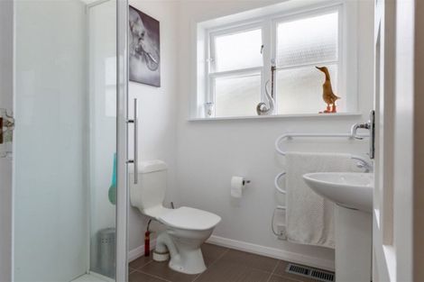 Photo of property in 5 Freyberg Street, Waterloo, Lower Hutt, 5011