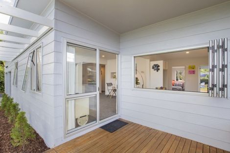 Photo of property in 31 Harbour View Road, Point Wells, 0986