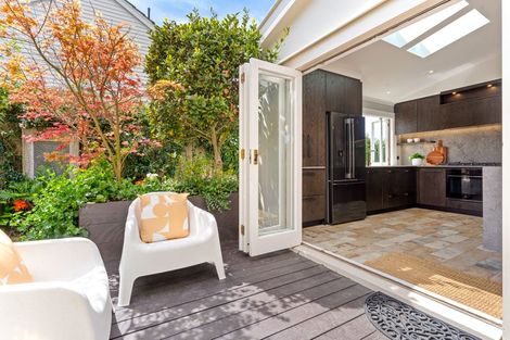 Photo of property in 14 Eversleigh Road, Belmont, Auckland, 0622