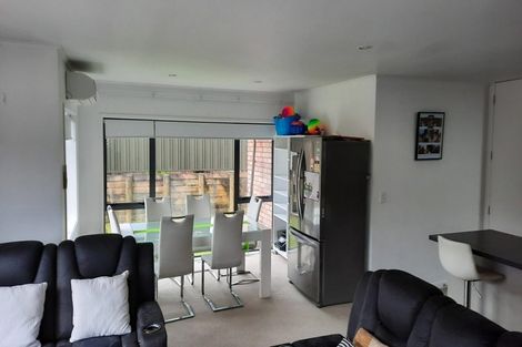 Photo of property in 1 Sunstone Crescent, Brown Owl, Upper Hutt, 5018