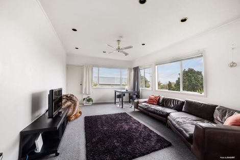 Photo of property in 320 Glenfield Road, Glenfield, Auckland, 0629