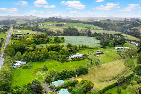 Photo of property in 98 Hanham Road, Kumeu, 0891