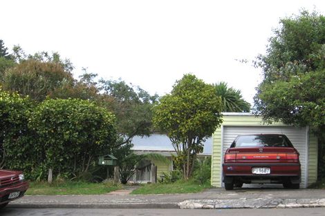 Photo of property in 39 Batchelor Street, Newlands, Wellington, 6037