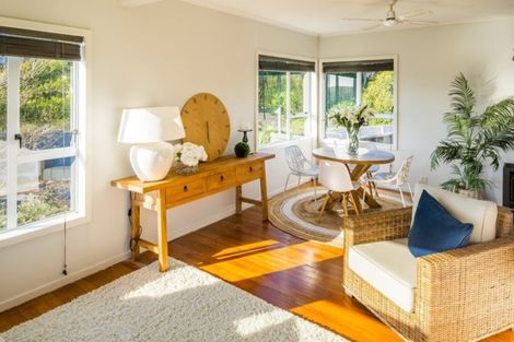 Photo of property in 15 Paekakariki Hill Road, Pauatahanui, Porirua, 5381