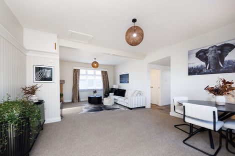 Photo of property in 2 Ngahina Street, Marton, 4710