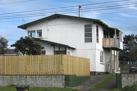 Photo of property in 17 Mosston Road, Castlecliff, Whanganui, 4501