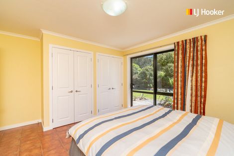 Photo of property in 1 Joshua Place, Helensburgh, Dunedin, 9010