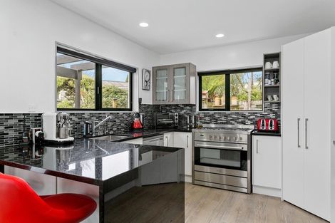 Photo of property in 36 Aubrey Crescent, Rainbow Point, Taupo, 3330