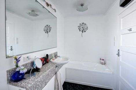 Photo of property in 28 Freyberg Avenue, Sawyers Bay, Port Chalmers, 9023