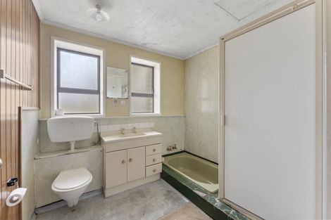 Photo of property in 2 Gibson Crescent, Naenae, Lower Hutt, 5011