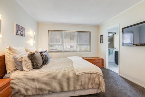 Photo of property in 20 Whangaparaoa Road, Red Beach, 0932