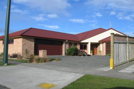 Photo of property in 122 Ruapehu Drive, Fitzherbert, Palmerston North, 4410