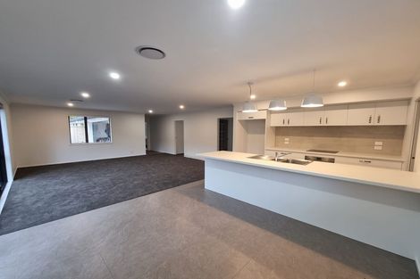 Photo of property in 27 Applemoors Way, Riverhead, 0820