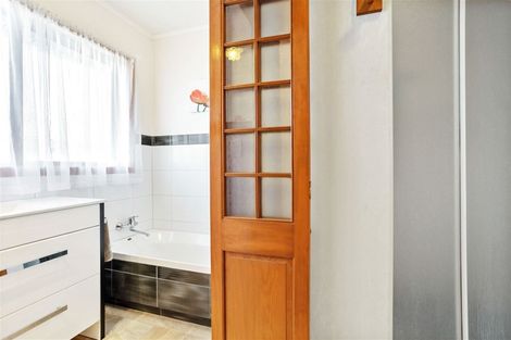 Photo of property in 12 Muscat Place, Henderson, Auckland, 0612