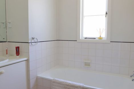 Photo of property in 95 Stanley Point Road, Stanley Point, Auckland, 0624