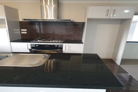 Photo of property in 14 Frederick Place, Whalers Gate, New Plymouth, 4310