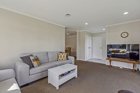Photo of property in 20 Villino Place, Randwick Park, Auckland, 2105