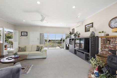 Photo of property in 3 Tirowhanga Road, Paremata, Porirua, 5024