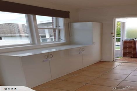 Photo of property in 3/2 Scarboro Terrace, Murrays Bay, Auckland, 0630