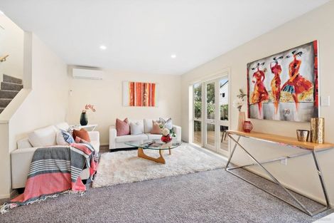 Photo of property in 2/24 Fields Parade, Oteha, Auckland, 0632