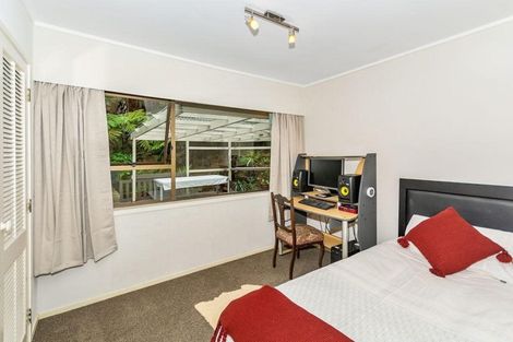 Photo of property in 130 Otitori Bay Road, Titirangi, Auckland, 0604