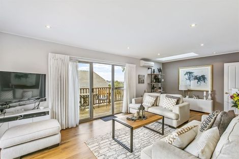 Photo of property in 1/57 Sunset Road, Totara Vale, Auckland, 0629