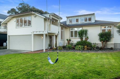 Photo of property in 8 Tiri Road, Milford, Auckland, 0620