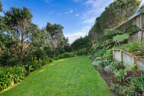 Photo of property in 11 Heta Road, Highlands Park, New Plymouth, 4312