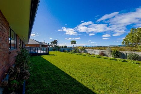 Photo of property in 12 Ron Place, Fitzherbert, Palmerston North, 4410