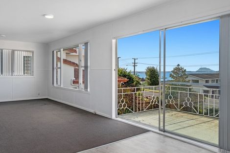 Photo of property in 56 Omokoroa Road, Omokoroa, 3114