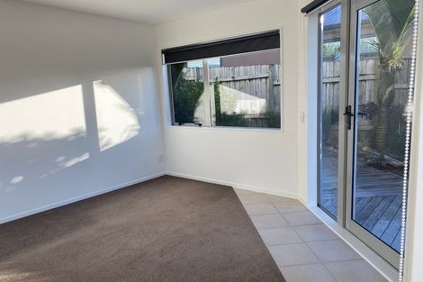 Photo of property in 15 Burnside Court, Rosedale, Auckland, 0632