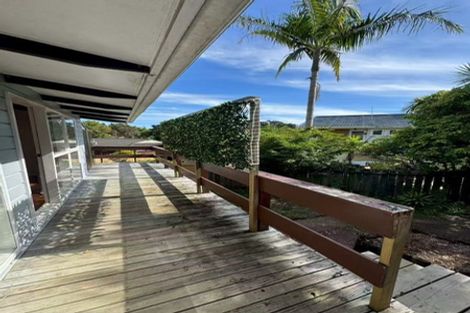 Photo of property in 28 Sunnyfield Crescent, Glenfield, Auckland, 0629