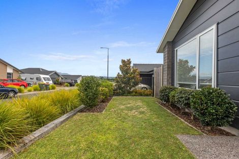 Photo of property in 10 Pioneer Crescent, Omokoroa, 3114