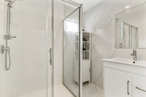 Photo of property in 10/17 Neta Grove, Henderson, Auckland, 0612