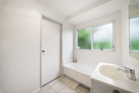 Photo of property in 2 Davern Lane, New Lynn, Auckland, 0600