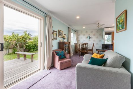 Photo of property in 17 Puketapu Road, Taradale, Napier, 4112