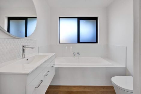 Photo of property in 72 Turuturu Road, Hawera, 4674