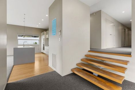 Photo of property in 10e Long Place, Frankleigh Park, New Plymouth, 4310