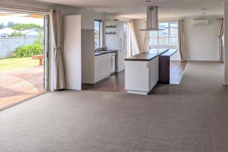 Photo of property in 4 Rawiri Drive, Bell Block, New Plymouth, 4312