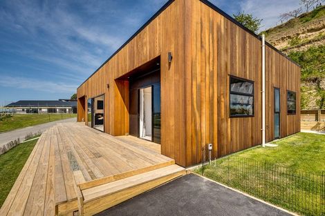 Photo of property in 91 Oak Road, Poraiti, Napier, 4112