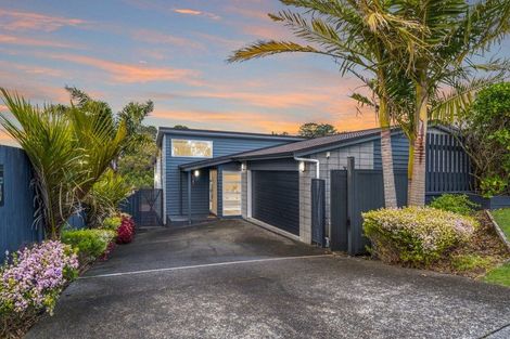 Photo of property in 94 Lake Panorama Drive, Henderson Valley, Auckland, 0612