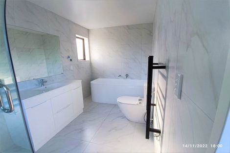 Photo of property in 49a Prince Regent Drive, Half Moon Bay, Auckland, 2012