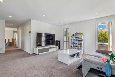 Photo of property in 27 The Avenue, Albany, Auckland, 0632