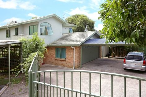 Photo of property in 28a Felgrove Street, Glendene, Auckland, 0602