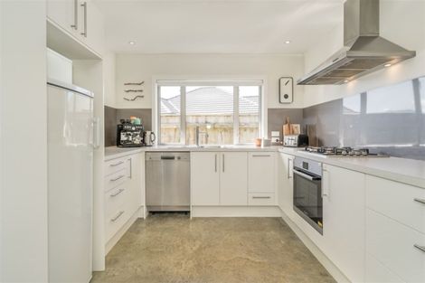 Photo of property in 77 Sunstone Crescent, Timberlea, Upper Hutt, 5018