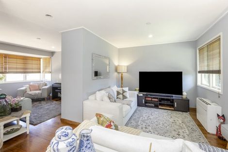 Photo of property in 8 Miro Place, Waiuku, 2123