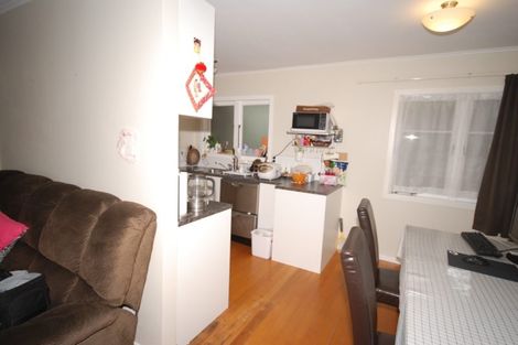 Photo of property in 21 Amberley Avenue, Te Atatu South, Auckland, 0610