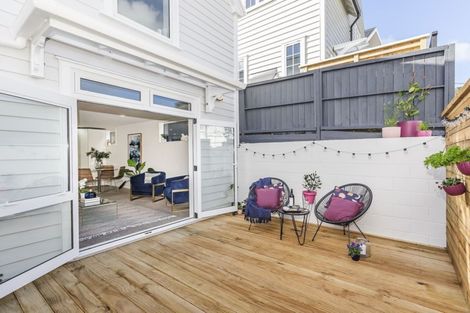 Photo of property in Pirie Street Townhouses, 8/35 Pirie Street, Mount Victoria, Wellington, 6011